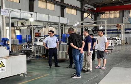 Les dirigeants de XCMG, Zoomlion et Liugong ont visité l’atelier HEADMAN